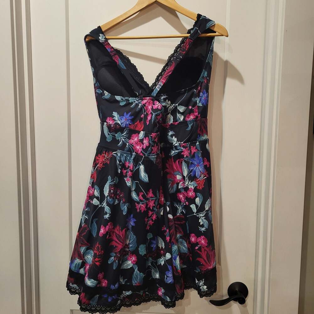 Torrid Black Floral Lace Trim Wireless plus-size Swim Dress Size 3 - Picture 2 of 5